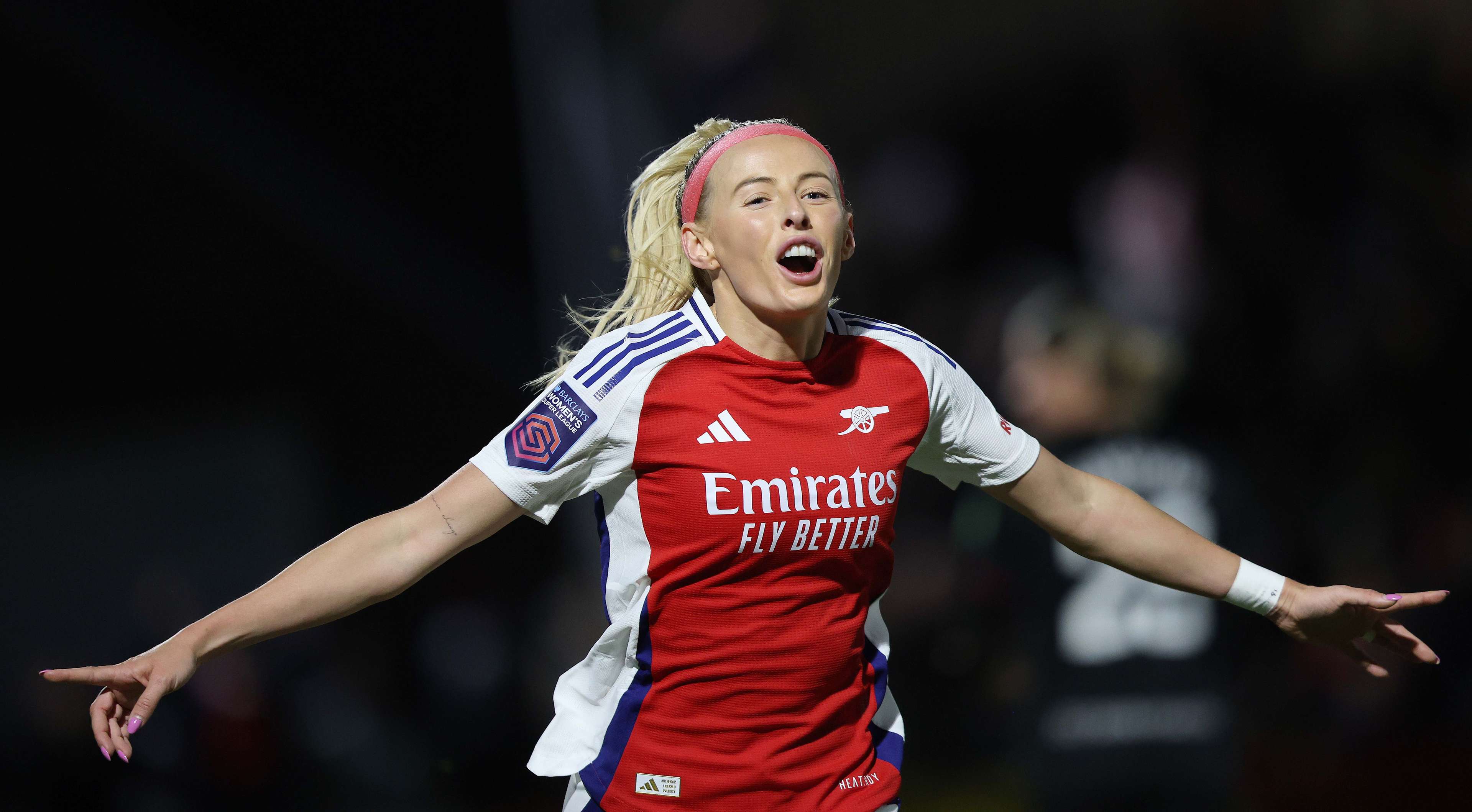 皇马十人应战1-1战平奥萨苏纳仍居榜首，曼城4-0大胜纽卡势不可挡