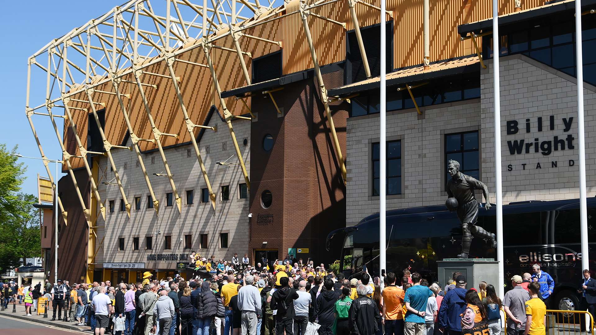 太阳报揭秘瓜迪奥拉的顶级奢华：豪车豪宅搭配名表佳酿，尽享人生