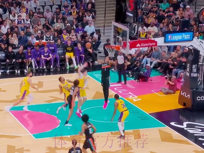 东契奇空砍38+10+10文班亚马16+14 湖人不敌马刺