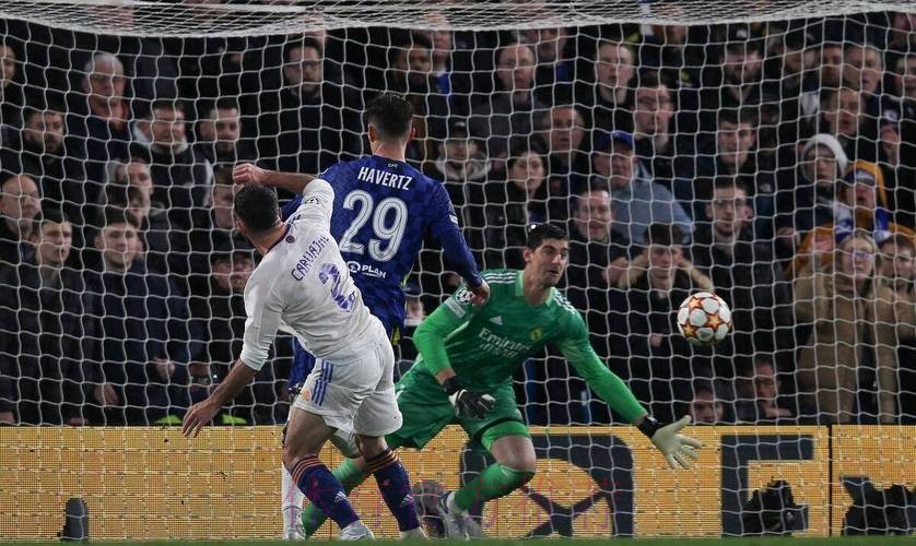 欧冠-皇马3-1蓝军 本泽马连场戴帽!门迪致命失误